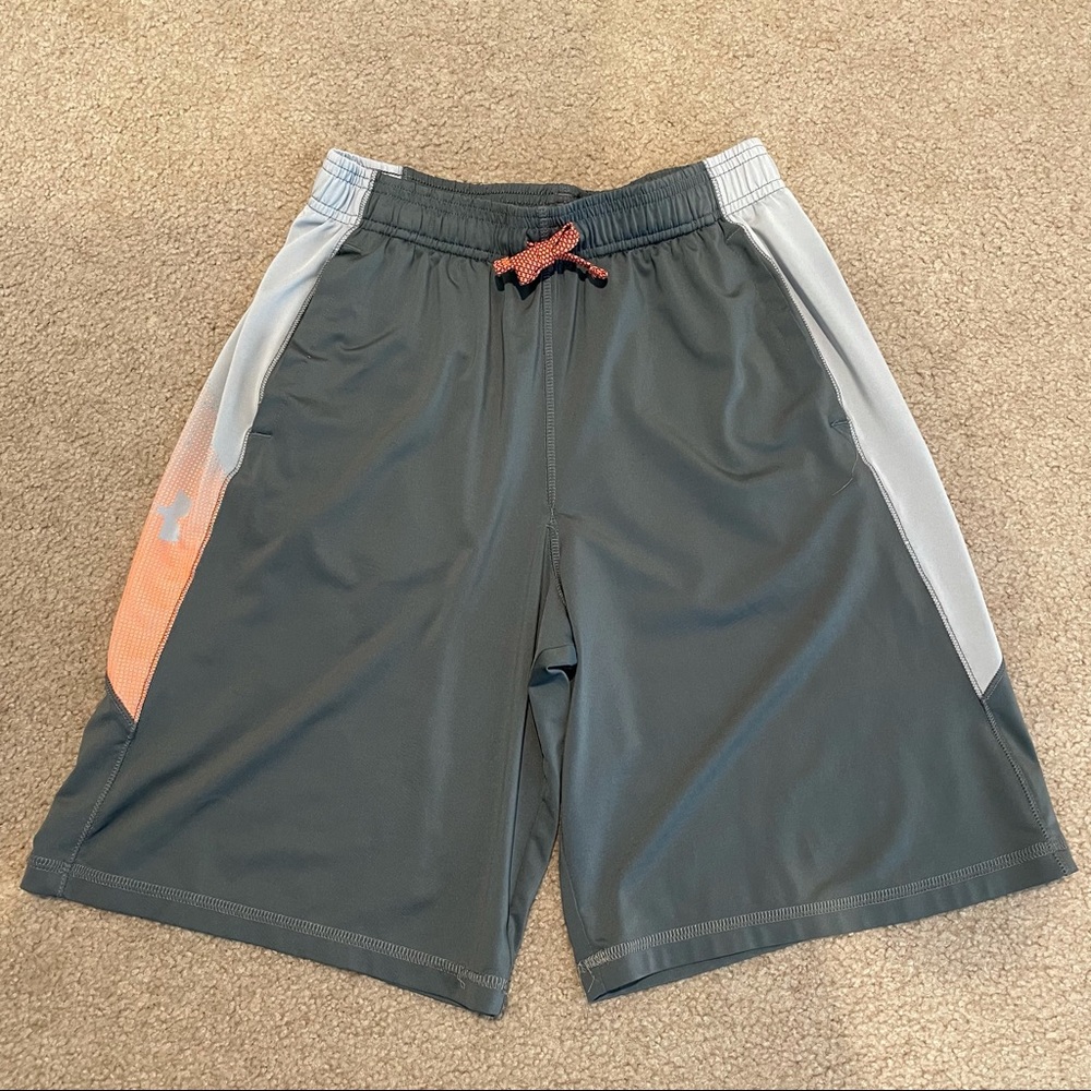 Boys Under Armour YXL Loose Athletic Shorts